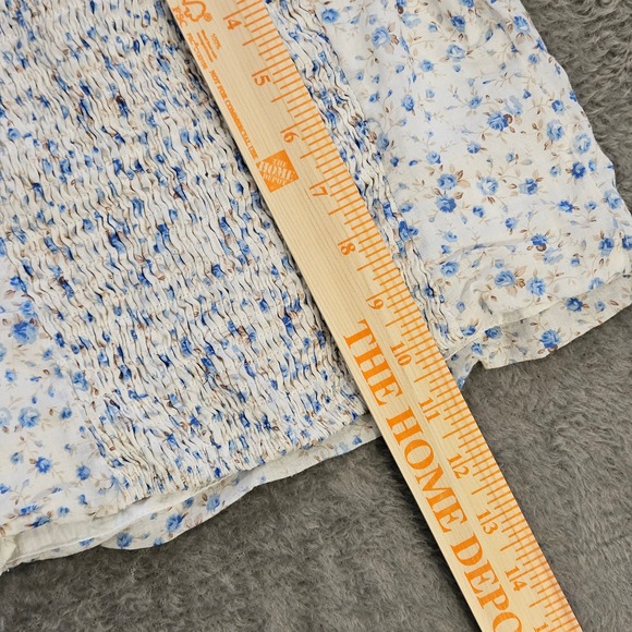 ASTR The Label Blue White Ditsy Floral Puff Sleeve Smocked Crop Top Small Whimsy - Picture 8 of 9